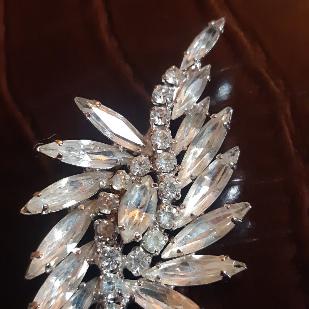 Vintage Clear Rhinestone Brooch Silver Tone Setting - Picture 2 of 8